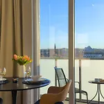 Urban Global Premium - 10th Floor No 23 - Free Garage Apartment *