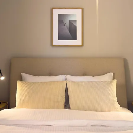 Urban Global Premium - 10th Floor No 23 - Air Condition - Balcony