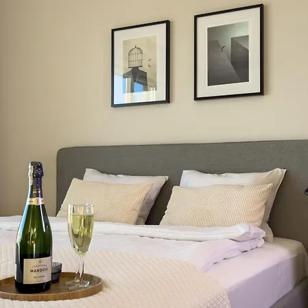 Urban Global Premium - 10th Floor No 23 - Air Condition - Balcony Apartment *
