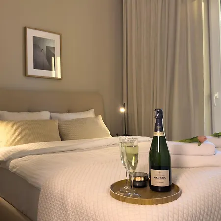 Urban Global Premium - 10th Floor No 23 - Air Condition - Balcony *