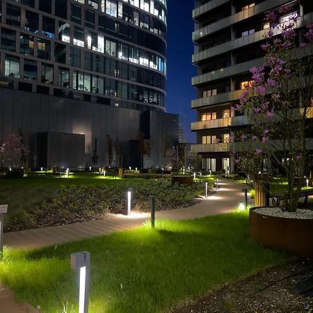Urban Global Premium - 10th Floor No 23 - Air Condition - Balcony Apartment